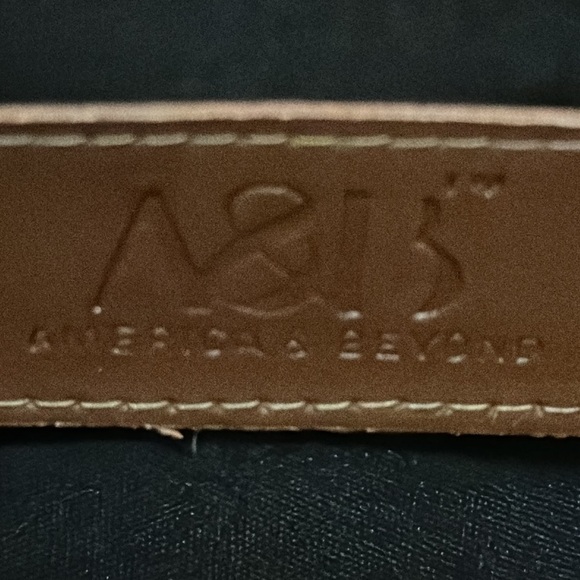 America & Beyond Beaded Embroidered Convertible Crossbody Bag - NWT - Picture 4 of 7